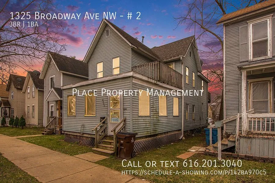1325 Broadway #2 - 3bed/1 Bath Upper unit — Photo 1