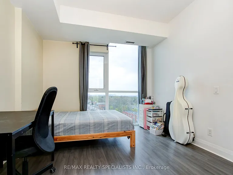1 Hurontario St #1005 — Photo 16