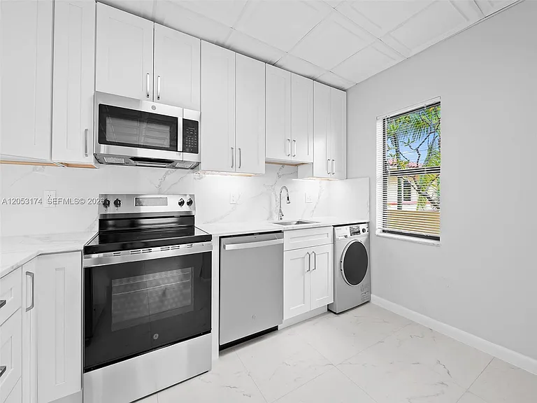 2300 NE 6th Ave #201 — Photo 1