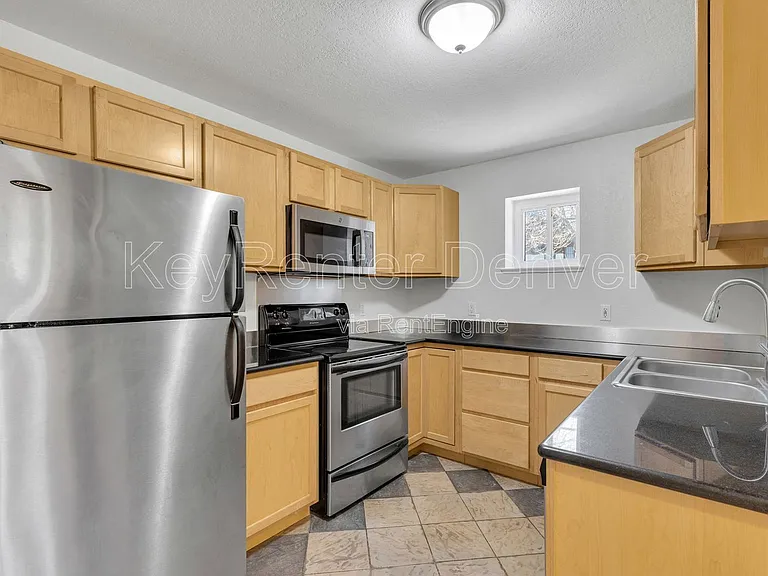 1045 N Clarkson St #207 — Photo 3