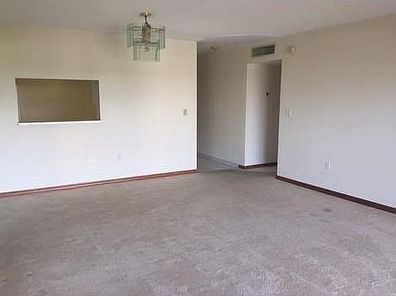 5th image of 575 Crandon Blvd APT 611