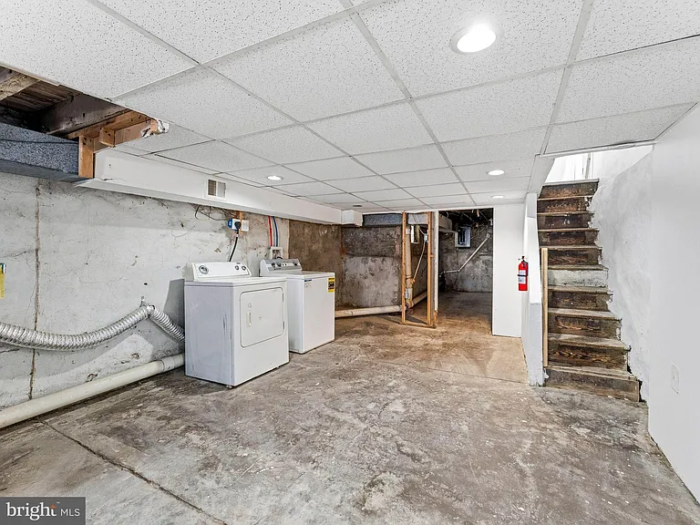 1831 E Clementine St — Photo 22