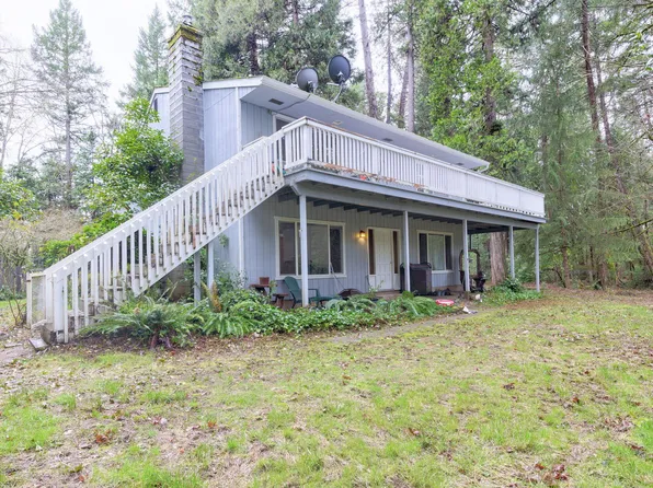 800 Hummingbird Rd, Cave Junction, OR 97523