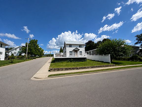 2nd image of 300 N Main St