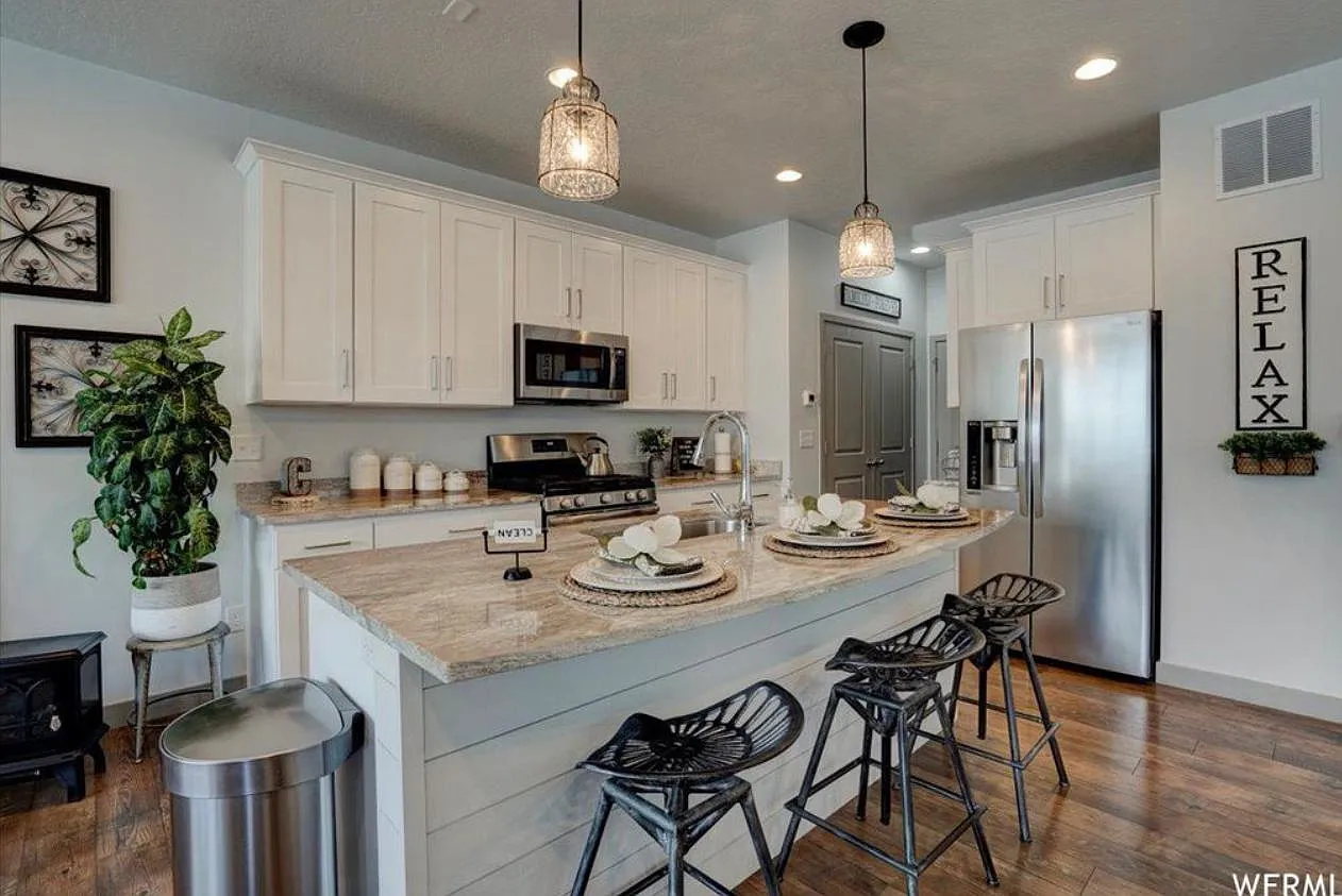 2403 N Holbrook Way — Photo 3