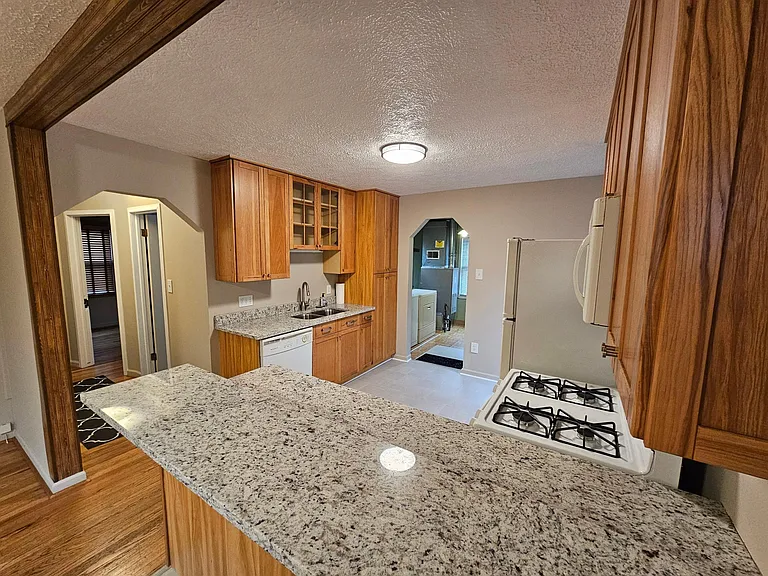 568 E Hudson Ave — Photo 10