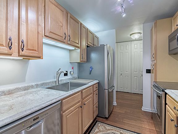 5th image of 120 Lakeview Dr APT 422