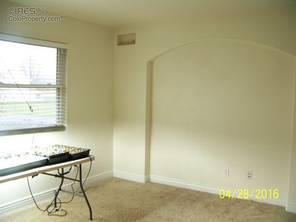 Large Bright Living Rm