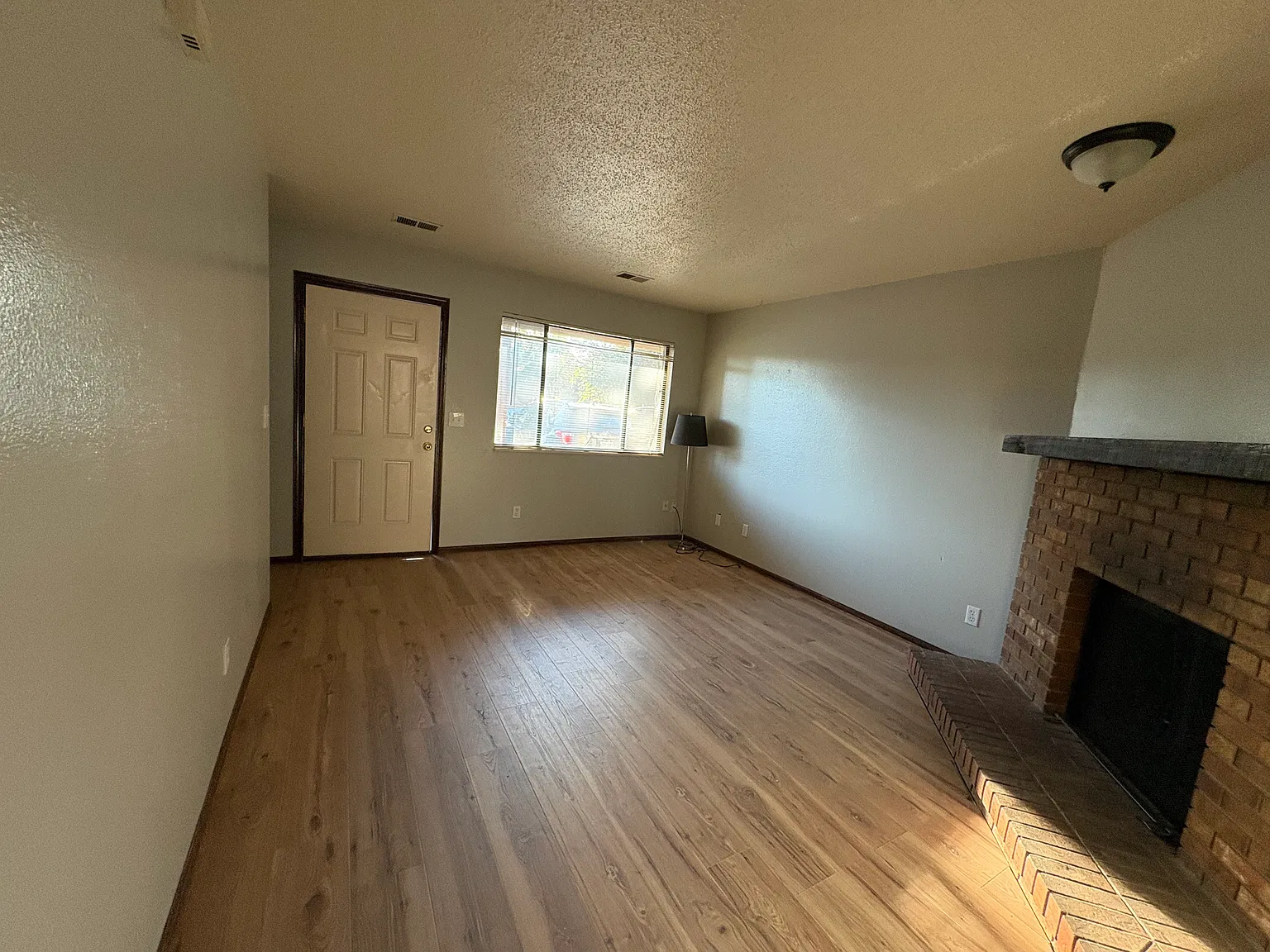 2 bed, 1.5 bath, 1000 sqft, $1,250 — Photo 4