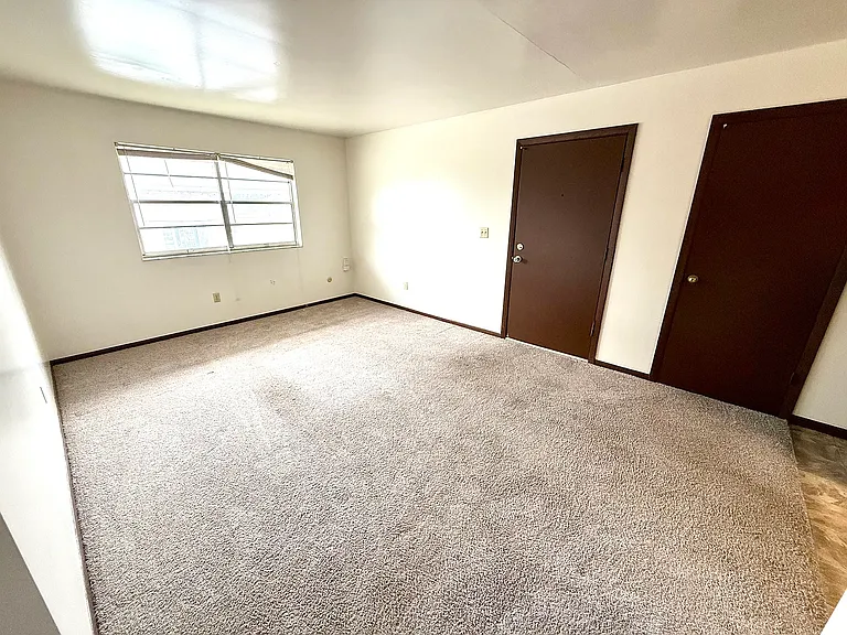 1549 Glenn Ave — Photo 4