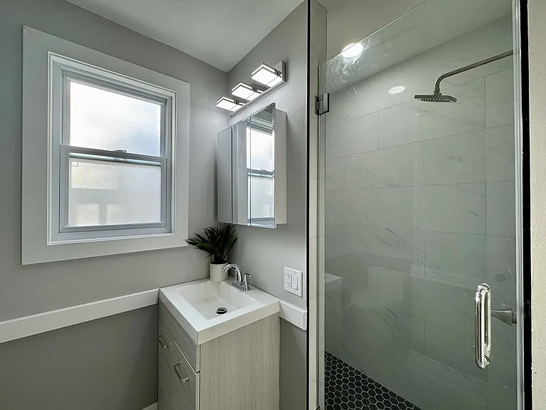 1721 W Nelson St — Photo 20