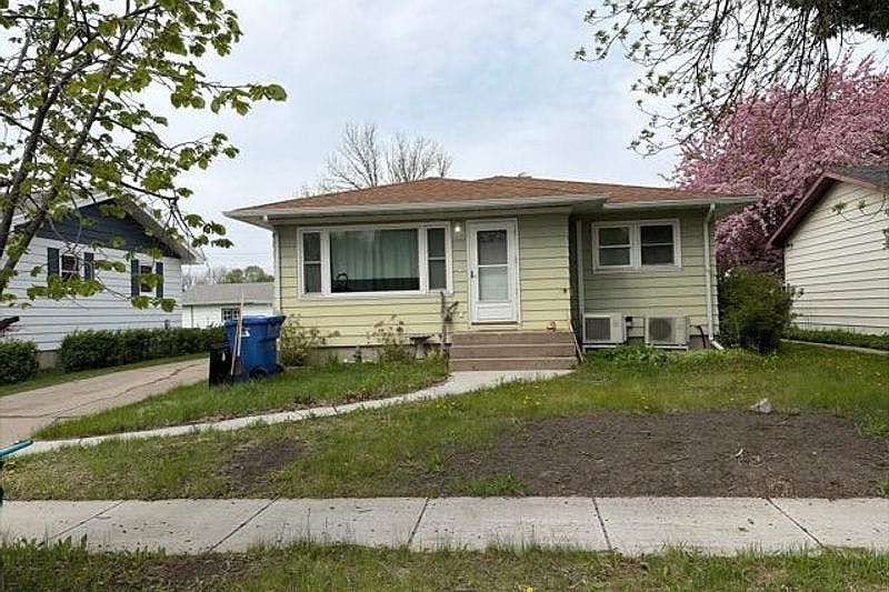 1st image of 306 4th St NW