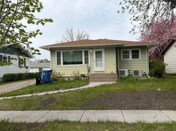 306 4th St NW, Dilworth, MN 56529