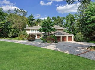 3 Waverly Rd, Old Westbury, NY 11568