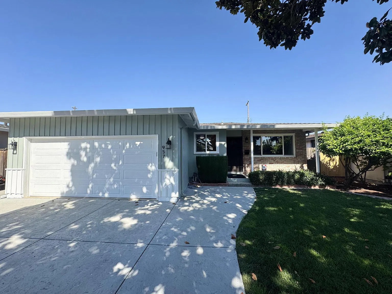 3 bed, 2.0 bath, 1374 sqft, $5,000 — Photo 4