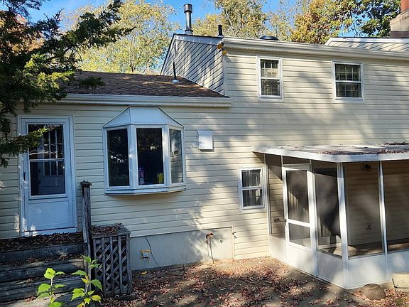 3rd image of 861 Somerset Drive