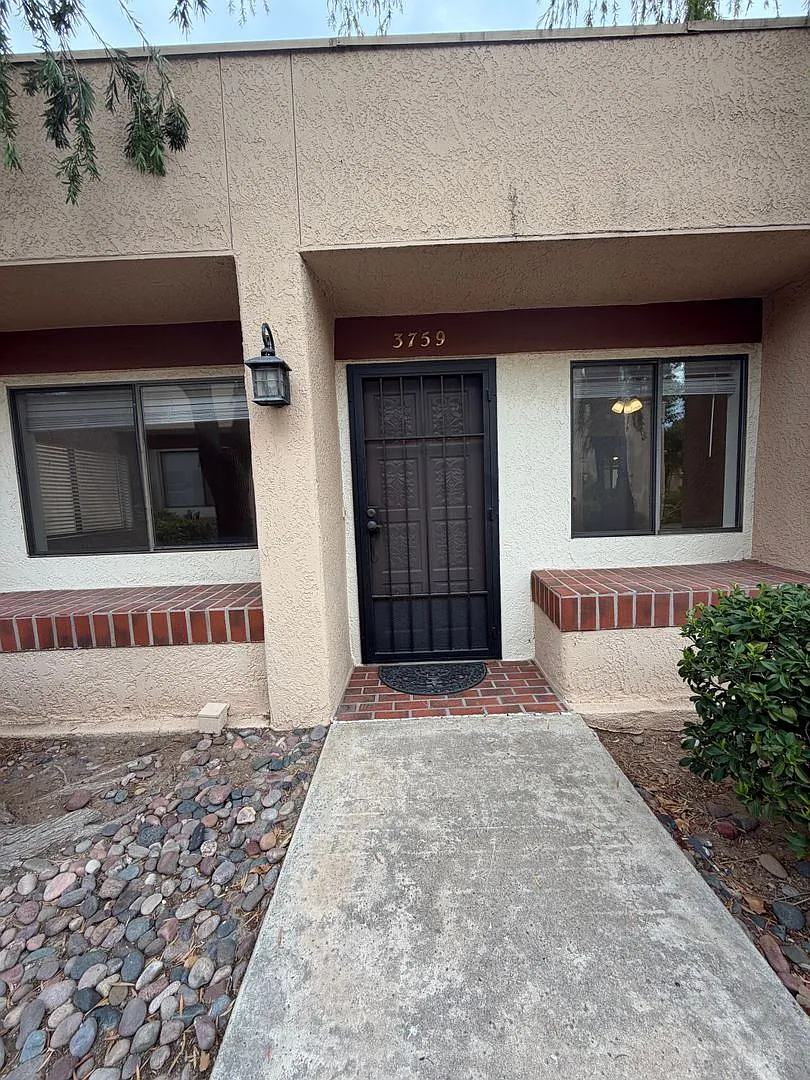 Stunning Midtown 2 Bedroom 2 Bath Townhome in Gated Community! — Photo 1