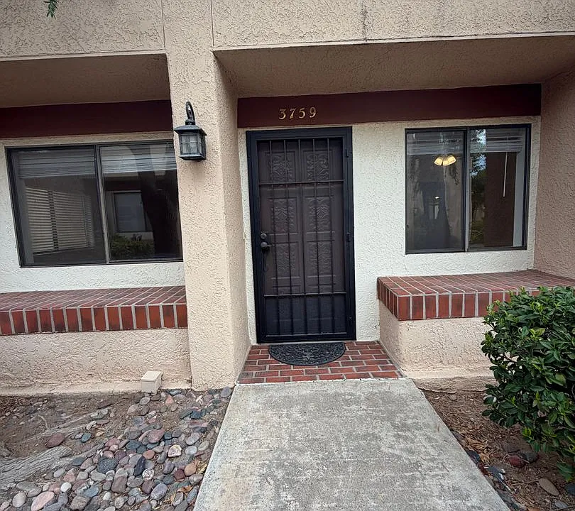3759 E Edison St