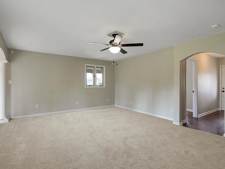 7558 Jennings Ln — Photo 6