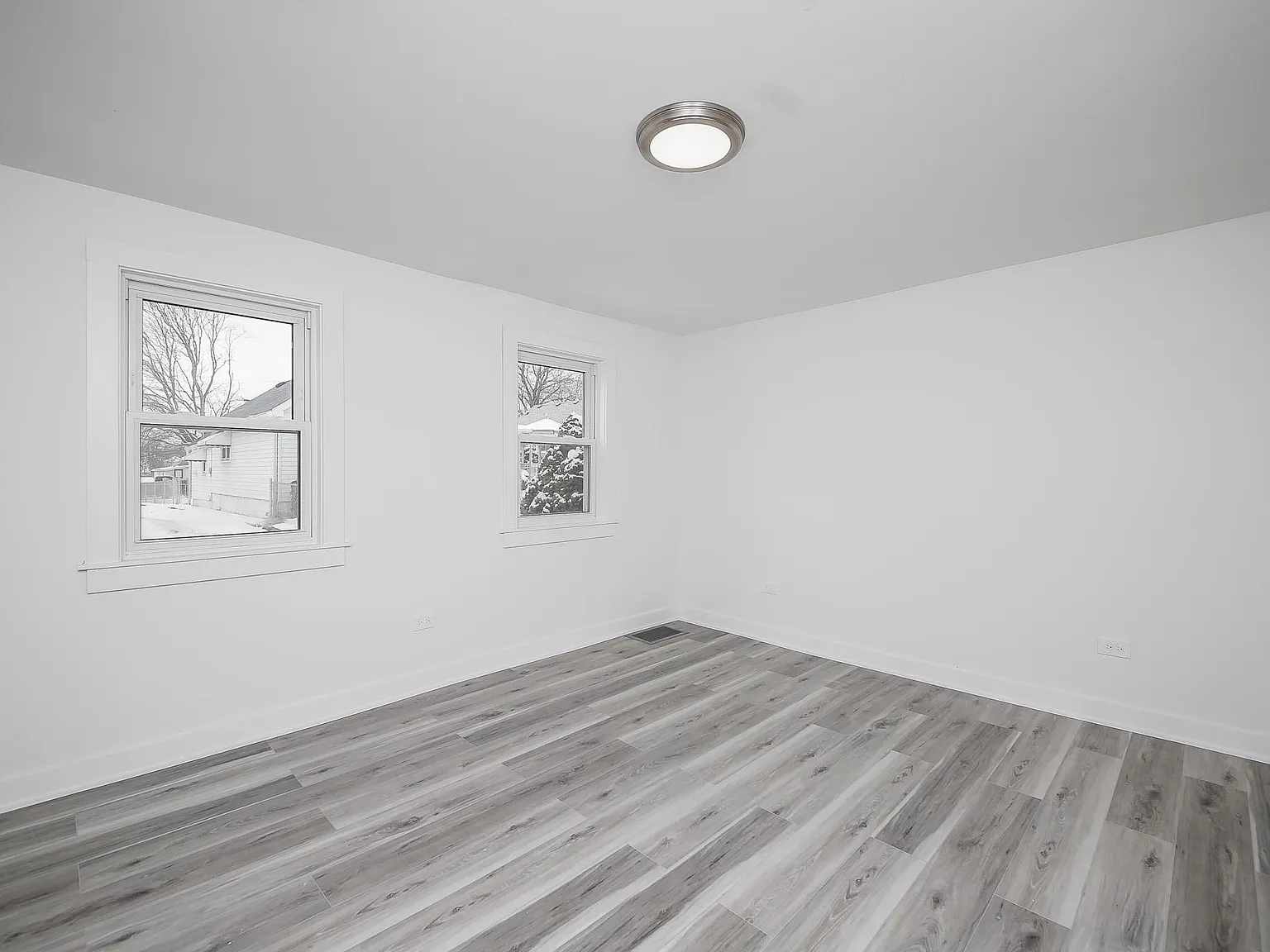 721 Ledochowski St — Photo 4