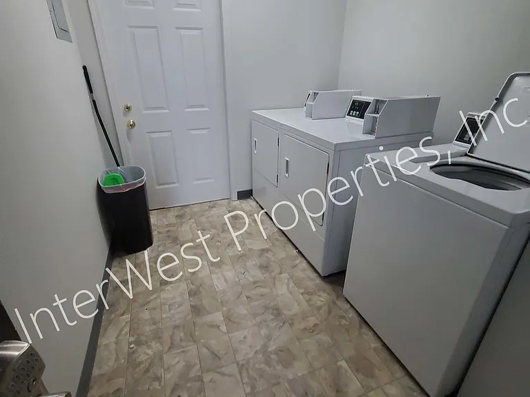 4700 Falls View Ave #4 — Photo 3