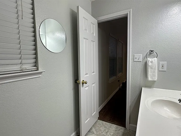 13731 Biggs St — Photo 22