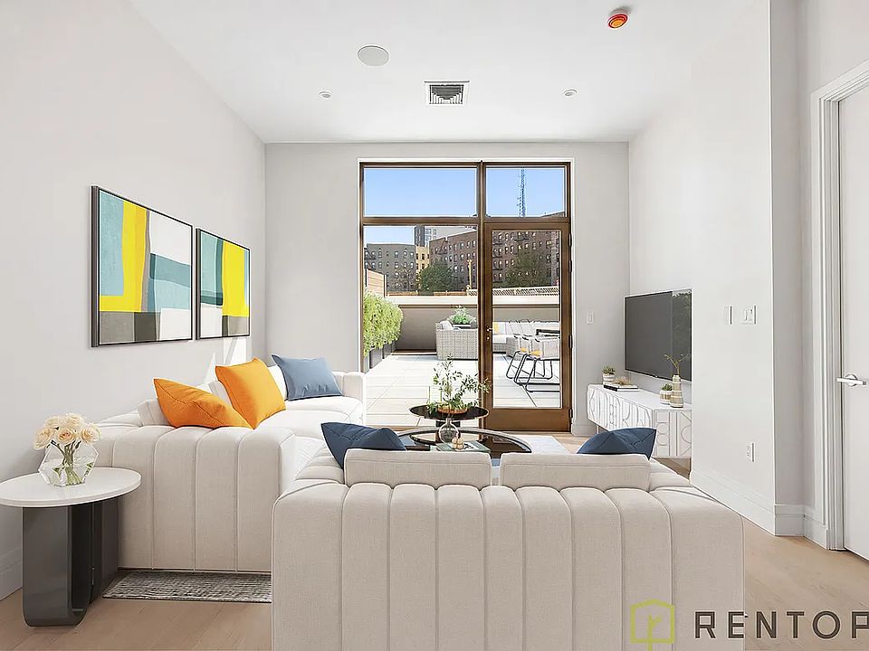 1st image of 960 Franklin Ave #131