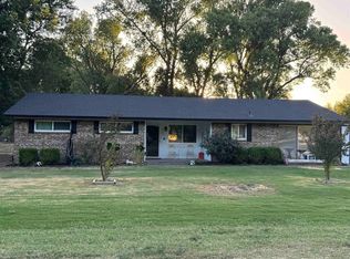 112 Holly Dr, Hennessey, OK 73742