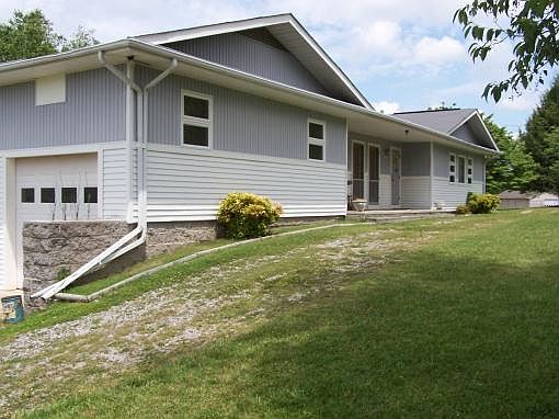 3rd image of 186 Sherman Dr