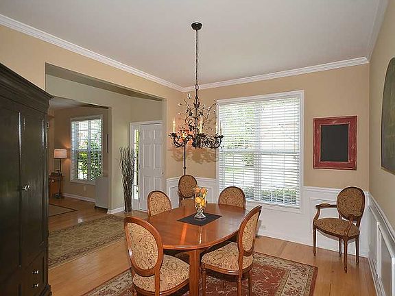 5th image of 330 Ivy Manor Dr NW