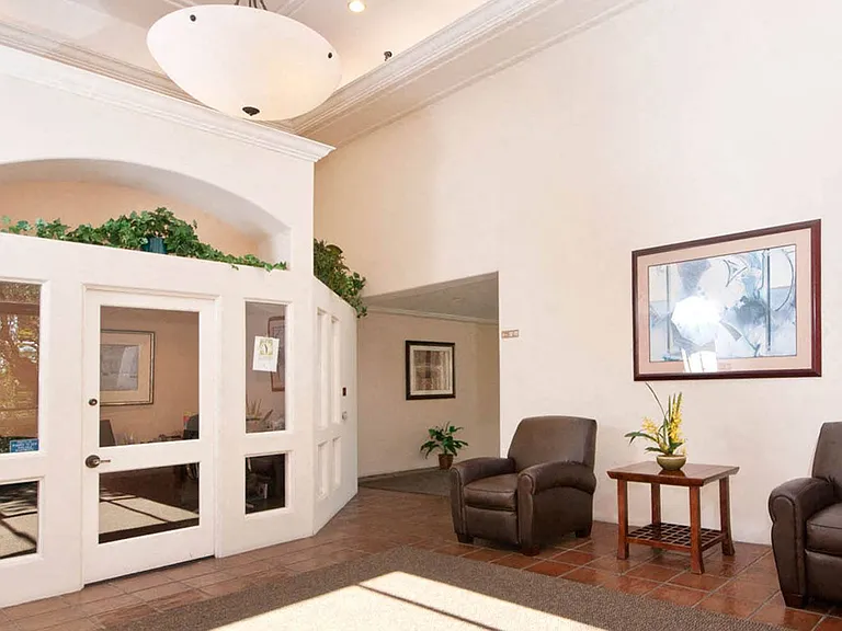 Rose Apartments — Photo 4