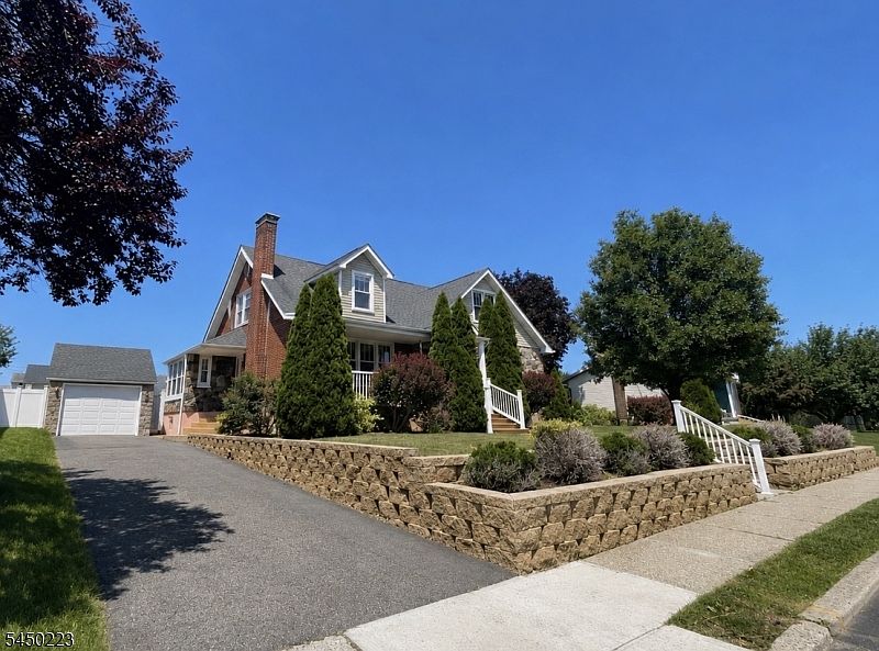 1st image of 611 Corliss Ave