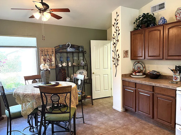 2051 E Desert Fox Dr — Photo 11