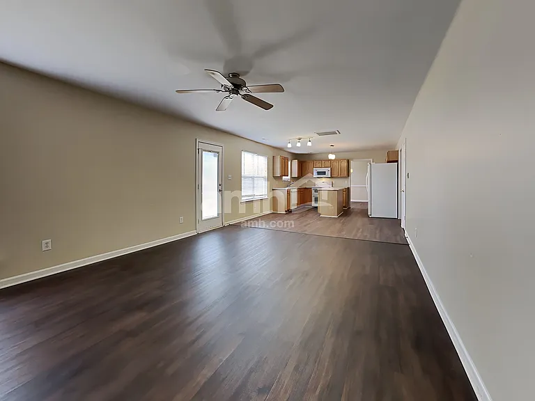 141 Sawhorse Dr — Photo 10