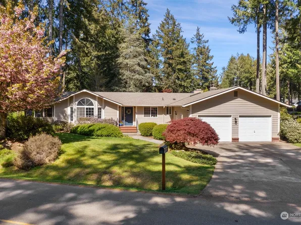 11 E Fairway Drive, Allyn, WA 98524