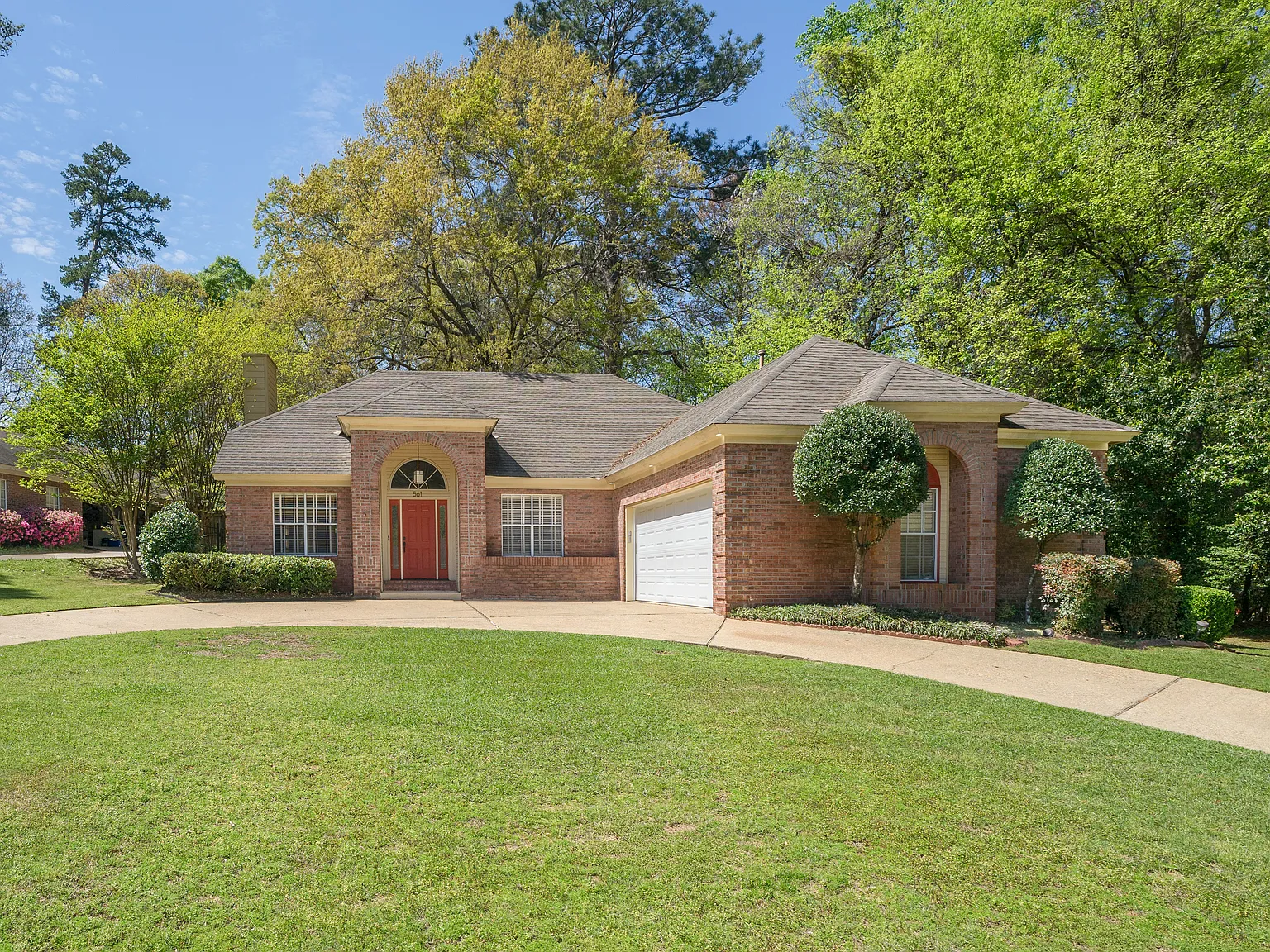 4 bed, 1934 sqft, $1,950 — Photo 1