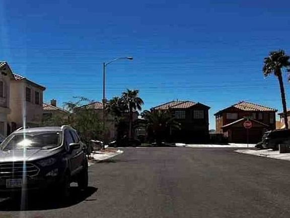 Exterior Neighborhood (street photo)