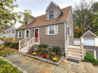 57 Woodridge Ave, Fairfield, CT 06825