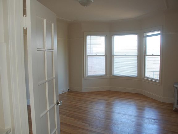 2nd image of 970 Bay St APT 5