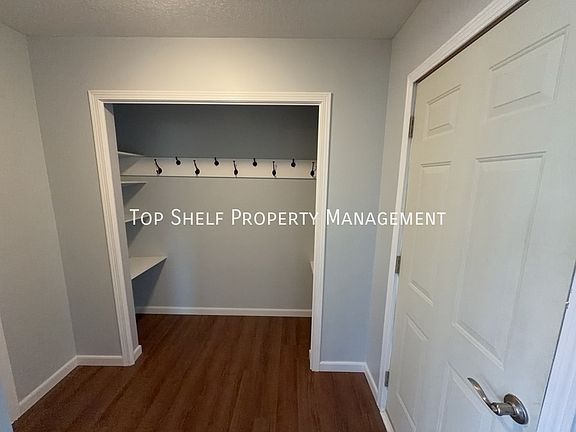 4th image of 4542 Meadow Valley Dr