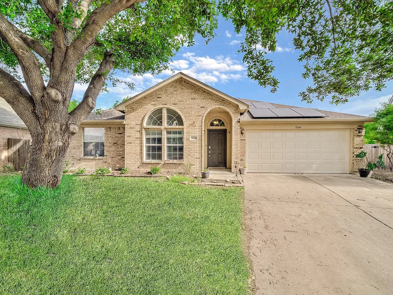 4 bed, 2028 sqft, $2,249 — Photo 3