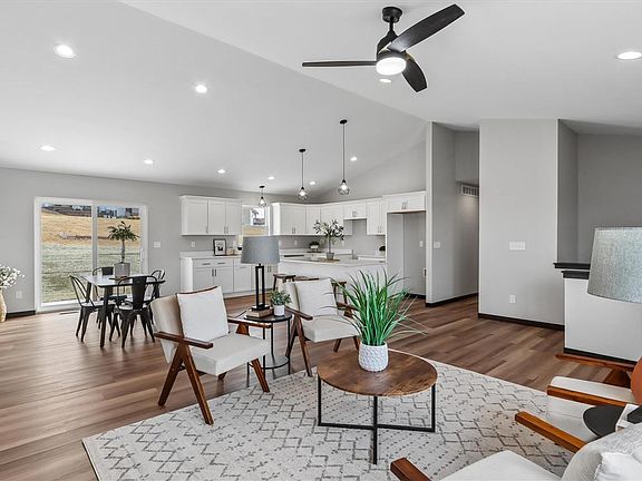 4th image of 189 Karen Dr