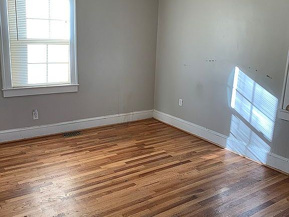 3rd image of 19 Northwood Ave