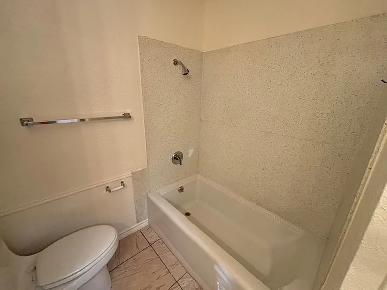 762 E Pecan St — Photo 15