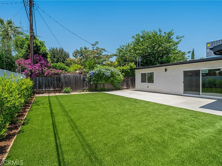 22928 Leadwell St — Photo 29