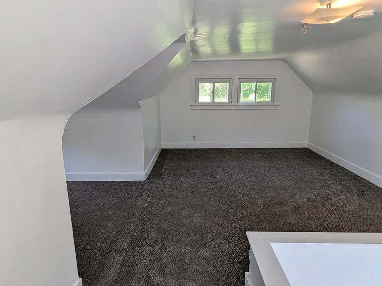 443 W Thornton St — Photo 42