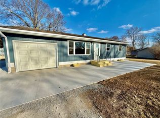 1952 S Westgate Dr, Decatur, IL 62521