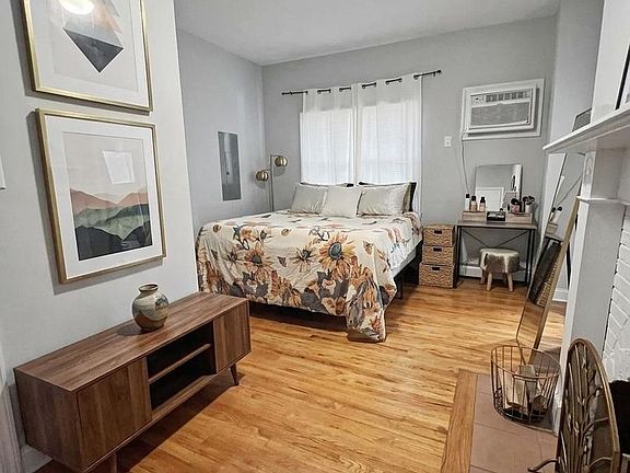 3rd image of 114 Walnut Ave APT 2
