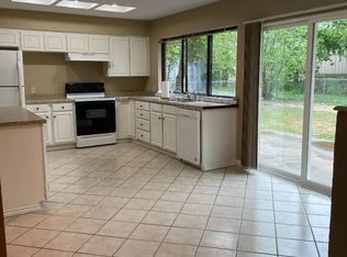 2111 W Pearl St, Granbury, TX 76048