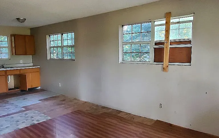 174 E Main St — Photo 5